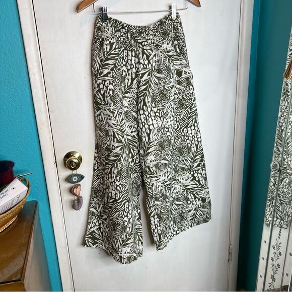 Tahari linen blend Wide Leg Beachy Coastal Pants with a green and white print - Picture 1 of 10